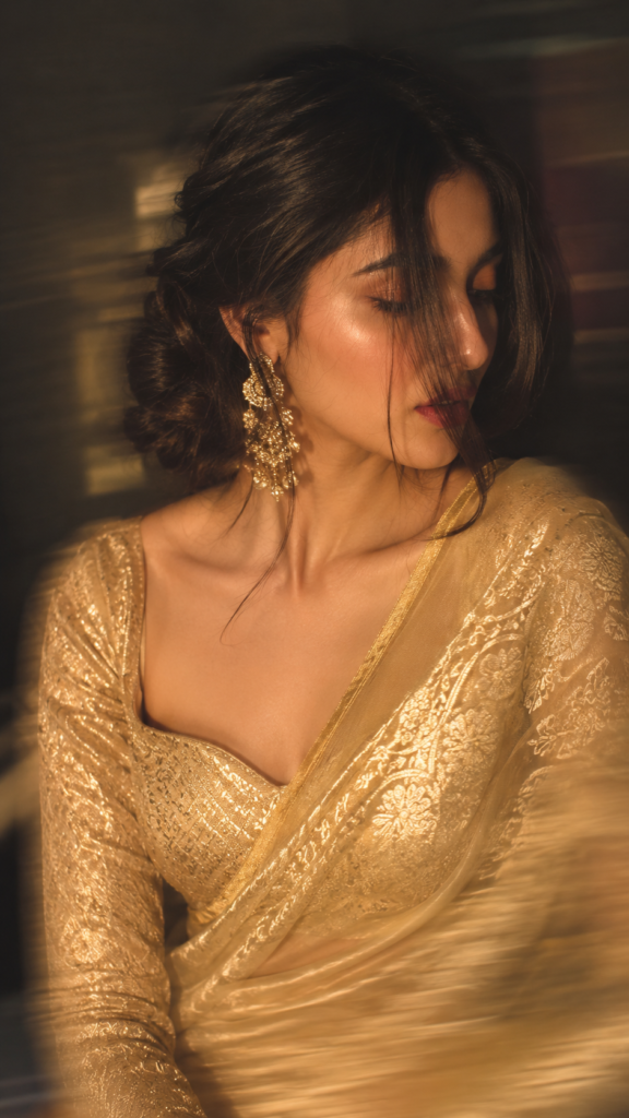 Blurry Saree Prompt For Girls